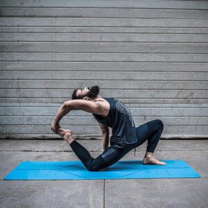 Liforme Original Yoga Mat – Free Yoga Bag Included – Patented Alignment System, Warrior-like Grip, Non-slip, Eco-friendly, sweat-resistant, long, wide, 4.2mm thick mat for comfort
