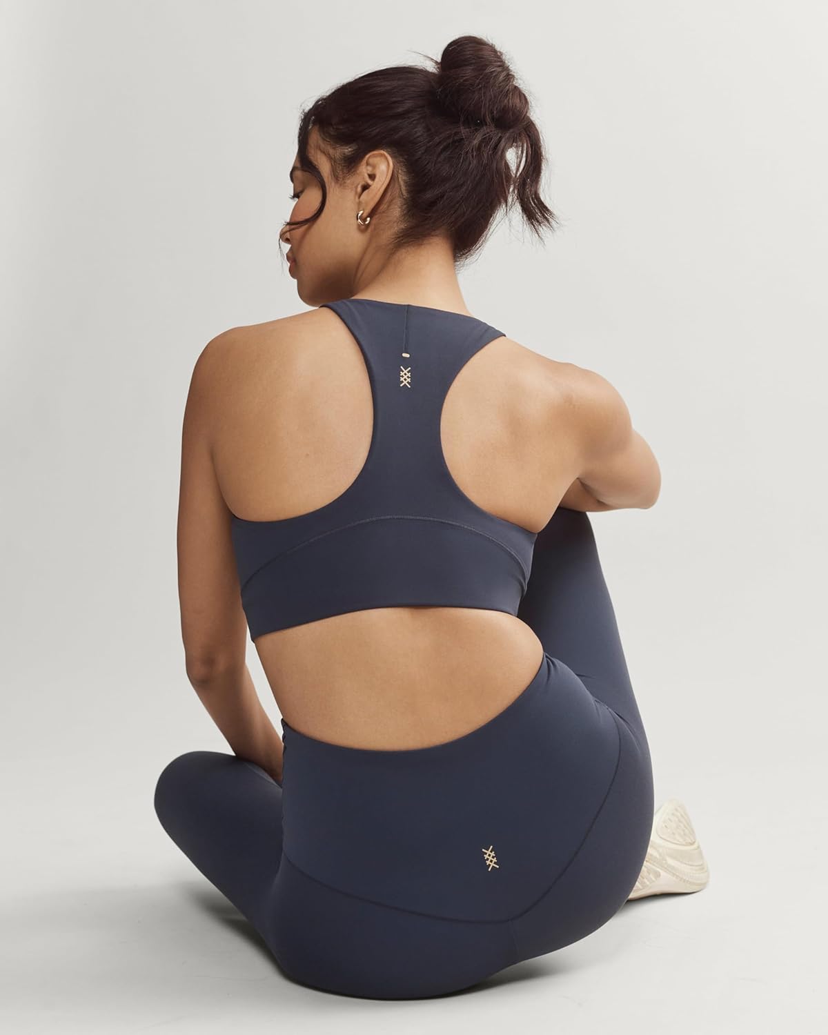 Rhone Sports Bras for Women - Revive Women's Sports Bra - 4-Way Stretch, Wirefree, Anti-Odor, Removable Cups - Image 6