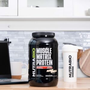 NutraBio Muscle Matrix Protein Powder – 25g of Protein Per Scoop – Whey Isolate and Micellar Casein Combo for Fast and Slow Release – Vanilla – 2 Pounds, 28 Servings