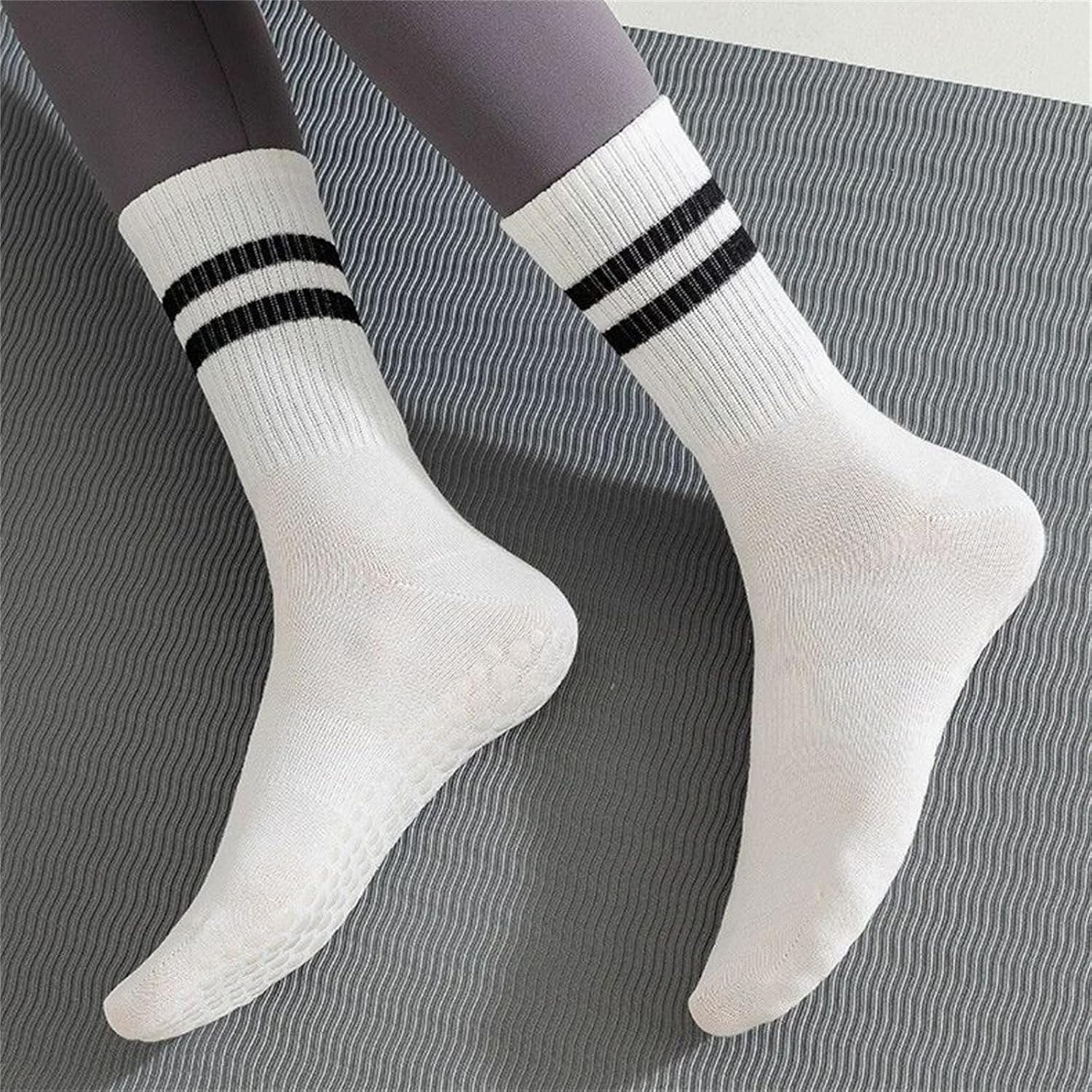 3 Pairs Womens Pilates Socks with Grips Yoga Socks Non Slip Grip Socks for Women for Gym Athletic Barre - Image 5