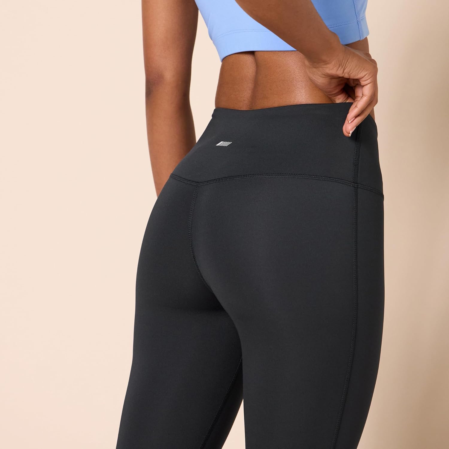 Amazon Essentials Women's Exercise Workout Leggings, Active Sculpt, Mid-Rise Capri with Pockets - Image 4