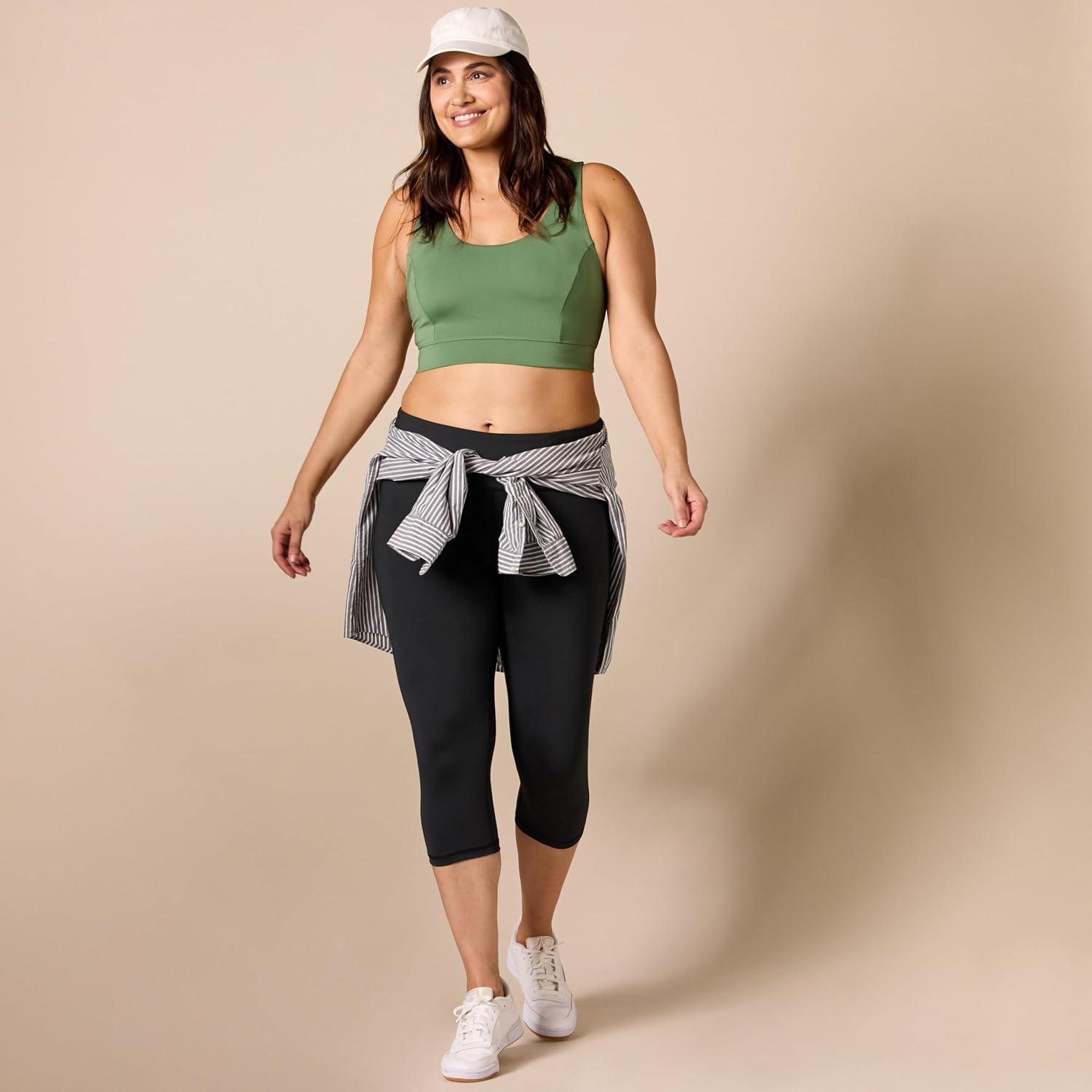 Amazon Essentials Women's Exercise Workout Leggings, Active Sculpt, Mid-Rise Capri with Pockets - Image 7