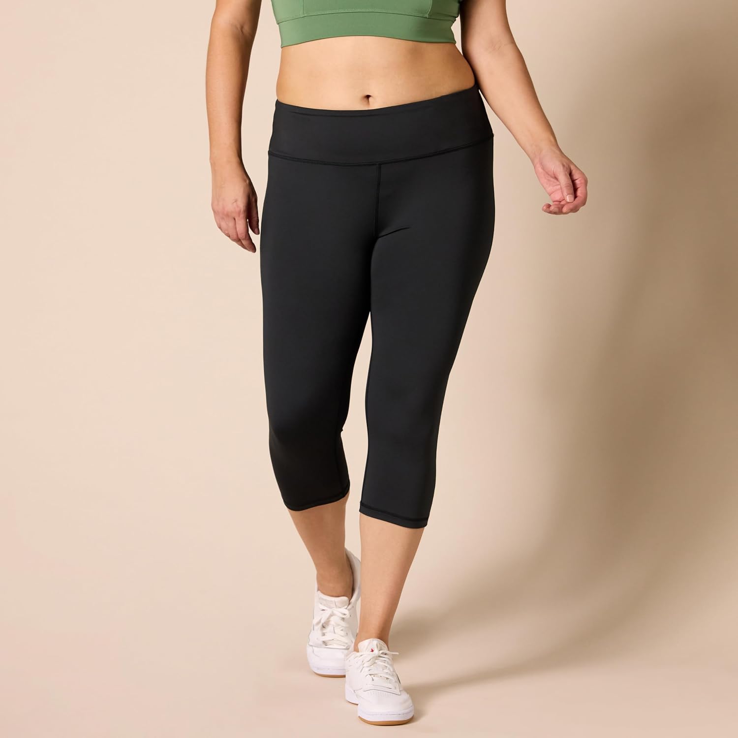 Amazon Essentials Women's Exercise Workout Leggings, Active Sculpt, Mid-Rise Capri with Pockets - Image 6