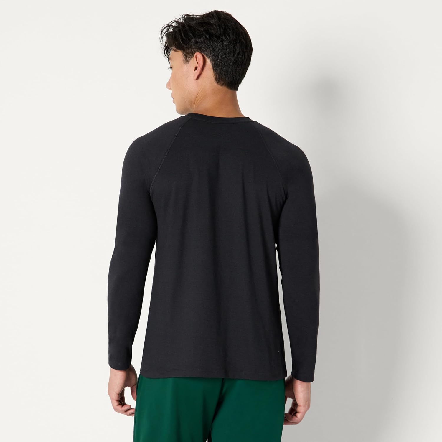 Amazon Essentials Men's Athletic Soft Performance Lightweight Long Sleeve Gym Workout Shirt - Image 3
